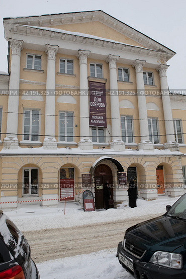 Фасад Коломенской картинной галереи "Дом Озерова" в Коломне (2024 год). Редакционное фото, фотограф Дмитрий Неумоин / Фотобанк Лори