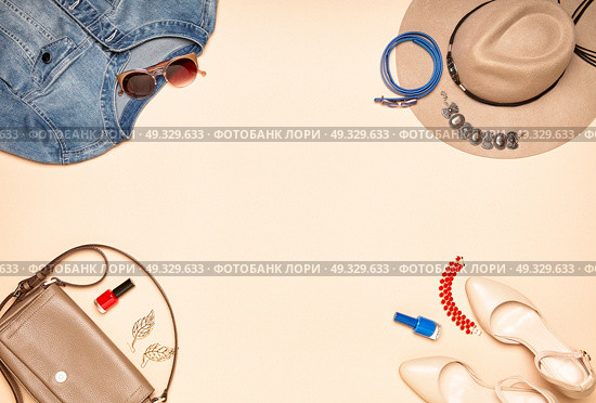 Fashionable Women’s Cosmetics and Accessories. Falt Lay. Stylish Sunglass. Jeans. Pink Shoes. Handbag and Hat. Стоковое фото, агентство Ingram Publishing / Фотобанк Лори
