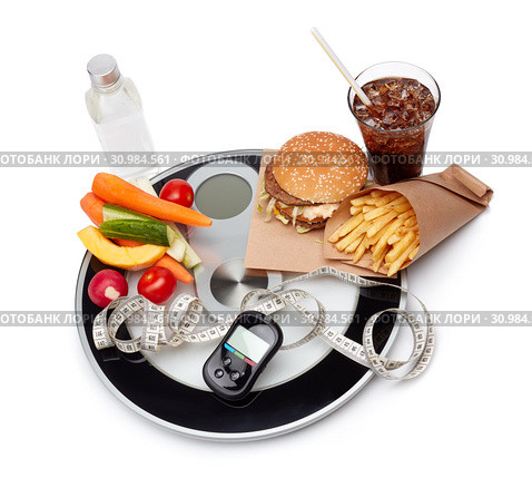 Fast food and healthy food. Стоковое фото, фотограф Мельников Дмитрий / Фотобанк Лори