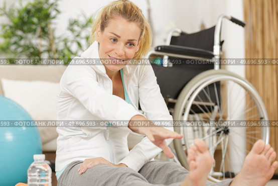 female patient recovering after injury trauma. Стоковое фото, агентство Ingram Publishing / Фотобанк Лори