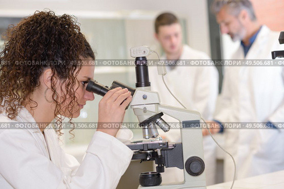female scientist using a microscope. Стоковое фото, агентство Ingram Publishing / Фотобанк Лори