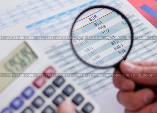 Finance analyst looking and financial reports. Стоковое фото, фотограф Elnur / Фотобанк Лори