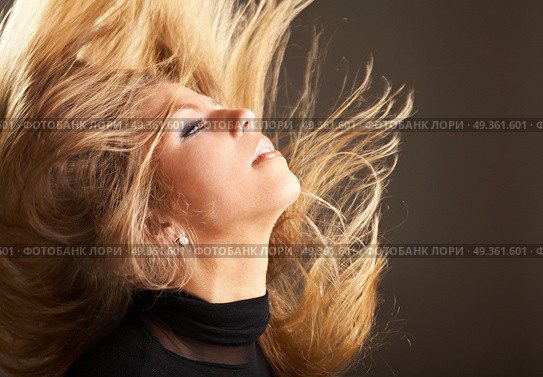 Fine long hair of the girl flutter in movement. Fluttering hair. Стоковое фото, агентство Ingram Publishing / Фотобанк Лори