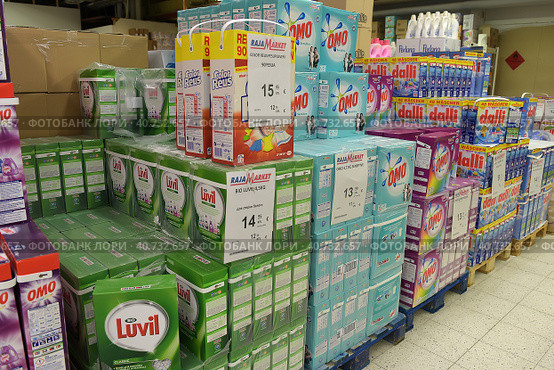 Finland, Imatra 23,12,2016 Washing powders and gels in the supermarket. Редакционное фото, фотограф Анна Кривицкая / Фотобанк Лори