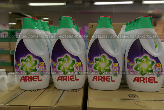 Finland, Imatra 23,12,2016 Washing powders and gels in the supermarket. Редакционное фото, фотограф Анна Кривицкая / Фотобанк Лори