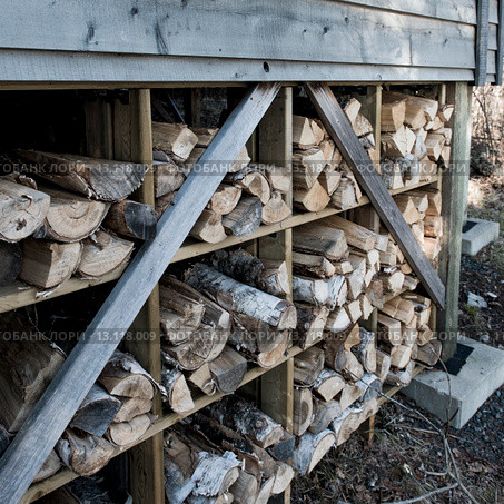 Firewoods on a rack. Стоковое фото, фотограф Keith Levit / Ingram Publishing / Фотобанк Лори