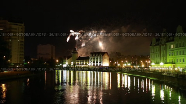 Fireworks over the Fishing Village in Kaliningrad, Russia (2016 год). Стоковое видео, видеограф Константин Тронин / Фотобанк Лори