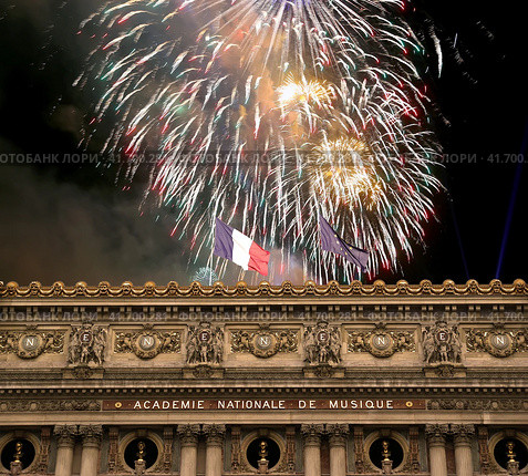 Fireworks over the Opera Garnier (Garnier Palace), Paris, France. Translation: national Academy of Music. UNESCO World Heritage Site (2014 год). Стоковое фото, фотограф Владимир Журавлев / Фотобанк Лори