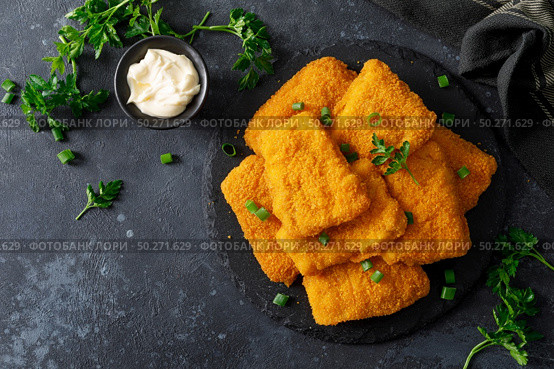 Fish nuggets and sauce, fast food. Стоковое фото, агентство Ingram Publishing / Фотобанк Лори