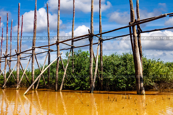 Fishing Weir Structure at Tonle Sap Lake During Daytime in Cambodia. Стоковое фото, фотограф Aleksandr Golubev / Фотобанк Лори