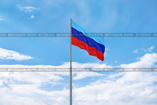Flag of the self-proclaimed Luhansk People's Republic (LPR or LNR) (2022 год). Стоковое фото, фотограф Роман Самохин / Фотобанк Лори