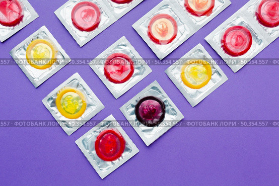 flat lay arrangement contraception concept purple background. Стоковое фото, агентство Ingram Publishing / Фотобанк Лори