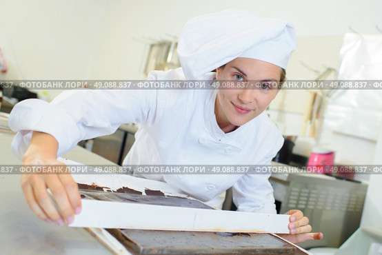 flatten the chocolate. Стоковое фото, агентство Ingram Publishing / Фотобанк Лори