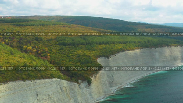 Flying Above Black Sea Toward Coastline Cliffs With Green Forest. Aerial View. Стоковое видео, видеограф Кирилл Трифонов / Фотобанк Лори