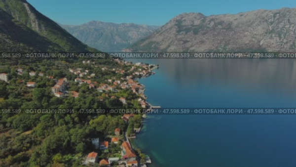 Flying over Kotor bay in Montenegro (2022 год). Стоковое видео, видеограф Михаил Коханчиков / Фотобанк Лори