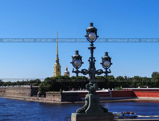 Фонари на Троицком мосту с видом на Петропавловскую крепость. Санкт-Петербург (2013 год). Стоковое фото, фотограф Сергей Афанасьев / Фотобанк Лори