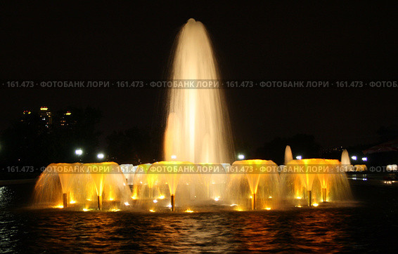 Фонтан с подсветкой. Стоковое фото, фотограф Карасева Екатерина Олеговна / Фотобанк Лори