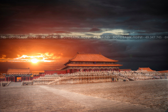 Forbidden City is the largest palace complex in the world. Located in the heart of Beijing, near the main square of Tiananmen. Forbidden City. Стоковое фото, агентство Ingram Publishing / Фотобанк Лори