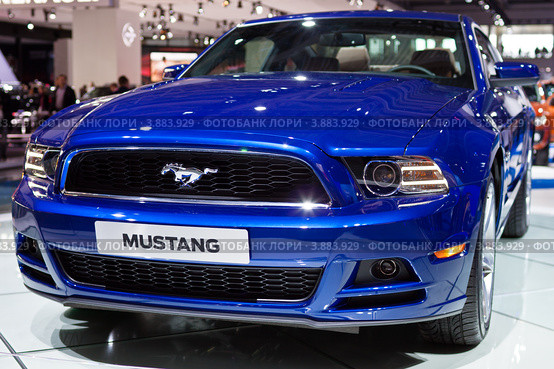 Форд Ford Mustang GT (2012 год). Редакционное фото, фотограф Максим Голубев / Фотобанк Лори