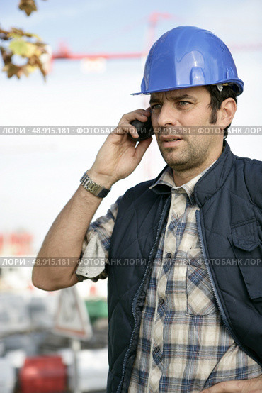 Foreman on phone. Стоковое фото, агентство Ingram Publishing / Фотобанк Лори
