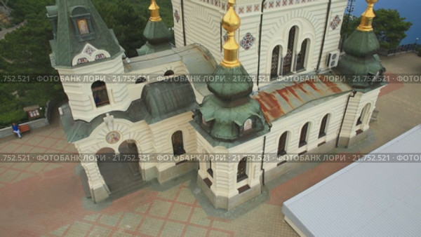Форосская церковь в районе Байдарского перевала. Вид с коптера. MOV. Стоковое видео, видеограф Евгений Ковалев / Фотобанк Лори