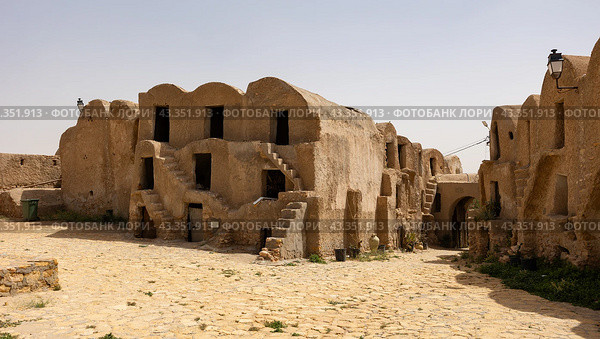 Fortified village with houses and granaries, sights of Tunisia. Ksar of Medenine, Berber, Tataouine. Стоковое фото, фотограф Яков Филимонов / Фотобанк Лори