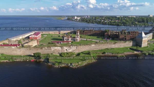 Fortress Oreshek on island in Neva river (2018 год). Стоковое видео, видеограф Михаил Коханчиков / Фотобанк Лори