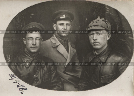 Фотография из архива красноармейца Г. Фаустова, Фаустов с товарищами, 1929 г. Стоковое фото, фотограф Retro / Фотобанк Лори