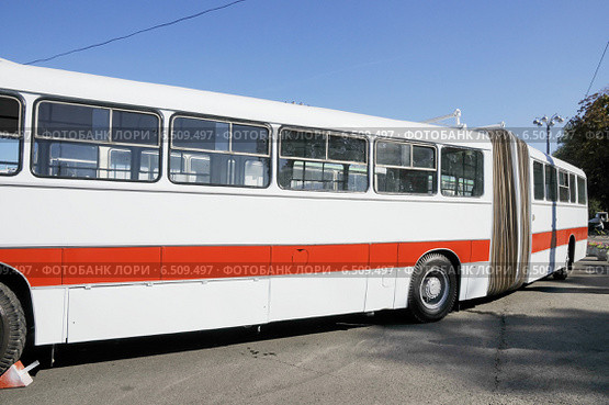 Фрагмент.  "Икарус - 180"(год выпуска 1969 г.) .Парад ретроавтобусов перед главным входом на ВДНХ в День города 2014 г в Москве. Редакционное фото, фотограф stargal / Фотобанк Лори