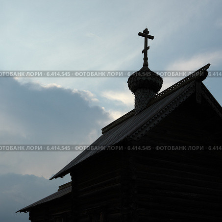 Фрагмент Никольской часовни на закате в деревне Гоморовичи, Ленинградская область (2014 год). Стоковое фото, фотограф Самохвалов Артем / Фотобанк Лори