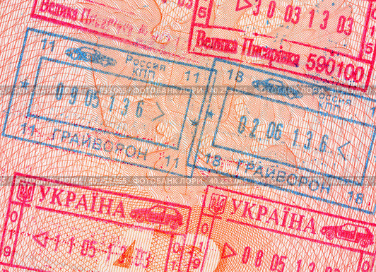 Фрагмент страницы российского загранпаспорта со штампами о пересечении границы России и Украины. Стоковое фото, фотограф Щеголева Ольга / Фотобанк Лори
