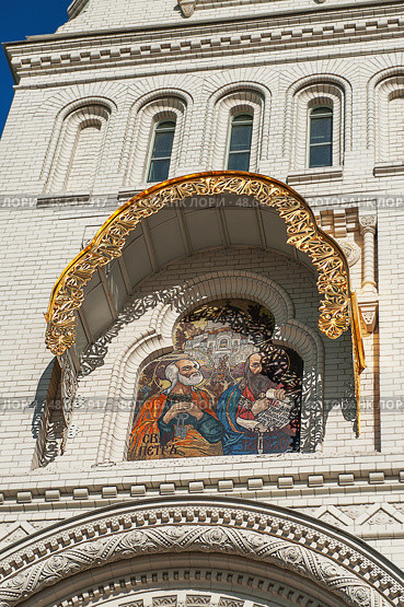 Fragments of facade decor with stucco and mosaics of the St. Nicholas Cathedral in Kronstadt. Icon of the Holy Trinity. Стоковое фото, фотограф Оксана Медведева / Фотобанк Лори