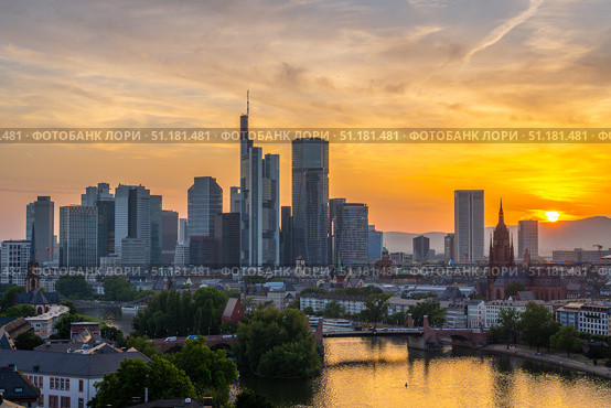 Frankfurt am Main Downtown City Skyline at Sunset. Aerial View. Hesse, Germany. Стоковое фото, фотограф Максим Забаровский / Фотобанк Лори