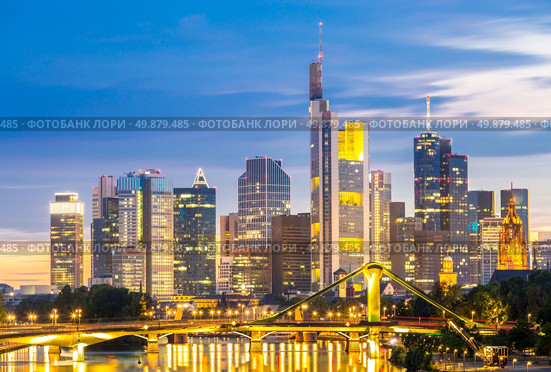 Frankfurt am Mine Skyscraper skyline building at dusk Germany. Стоковое фото, агентство Ingram Publishing / Фотобанк Лори