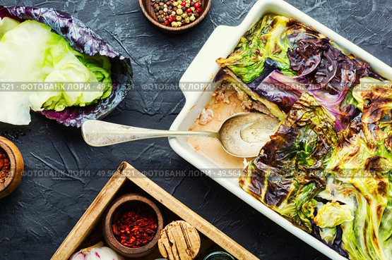 French lean gratin with cabbage.Vegetable gratin.Vegetarian food.Vegetable casserole.. Gratin with cabbage and potatoes. Стоковое фото, агентство Ingram Publishing / Фотобанк Лори