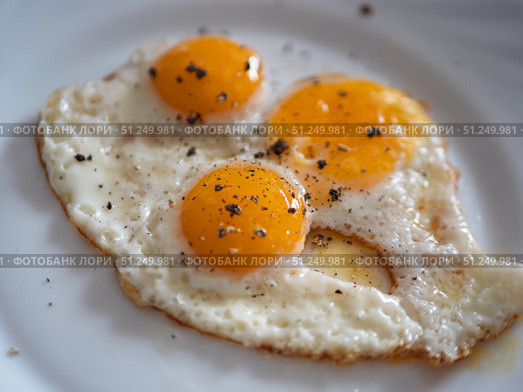 Fresh Quail Eggs: A Nutrient-Rich Culinary Delight. Стоковое фото, фотограф Sergakoff / Фотобанк Лори