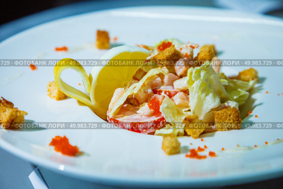 fresh seafood salad with crackers and salmon caviar. Стоковое фото, агентство Ingram Publishing / Фотобанк Лори