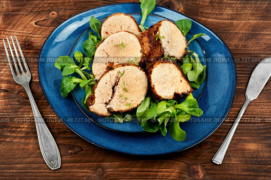 Fried cod roe on a plate. Seafood and fish dishes.. Grilled cod roe on a plate. Стоковое фото, агентство Ingram Publishing / Фотобанк Лори