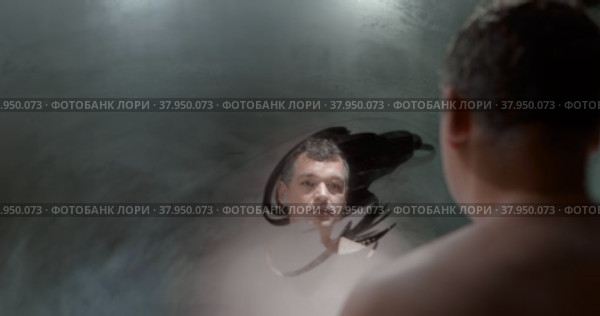 Frustrated man looking in steamy mirror. Стоковое видео, видеограф Данил Руденко / Фотобанк Лори