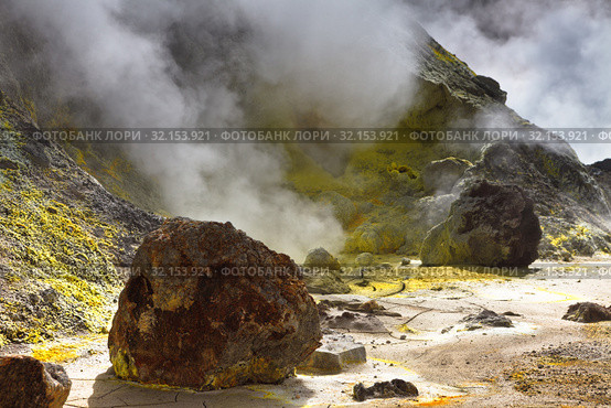Fumarola of an active volcano on the peninsula of Kamchatka (2013 год). Стоковое фото, фотограф Сергей Краснощеков / Фотобанк Лори