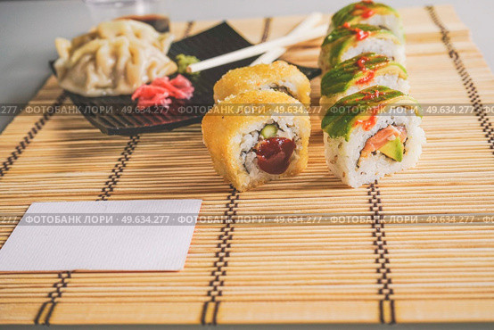 Fushion food of modern california roll and gyoza. Стоковое фото, агентство Ingram Publishing / Фотобанк Лори