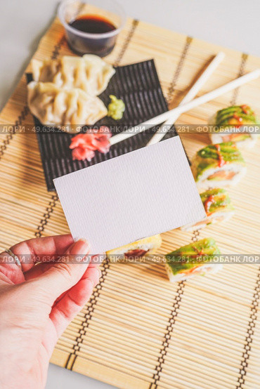 Fushion food of modern california roll and gyoza. Стоковое фото, агентство Ingram Publishing / Фотобанк Лори