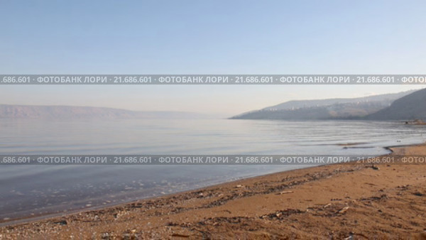 Галилейское море с горами Иордании на горизонте, Израиль (2015 год). Стоковое видео, видеограф Наталья Волкова / Фотобанк Лори