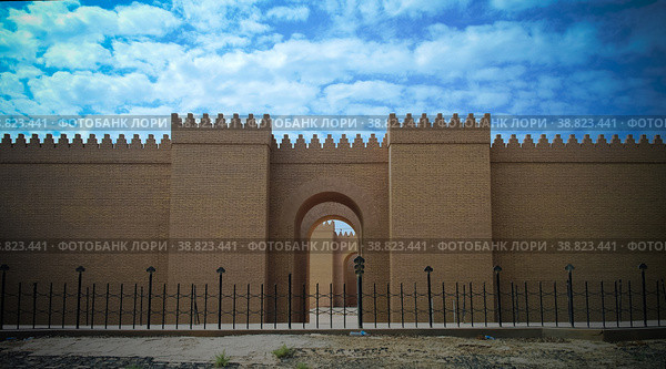 Gate of partially restored Babylon ruins, Hillah, Iraq (2011 год). Стоковое фото, фотограф Сергей Майоров / Фотобанк Лори