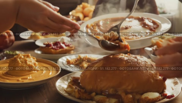 Gathered for a heartwarming meal featuring a variety of homemade dishes in an inviting autumn setting. Стоковое AI-видео, аниматор Данила Большаков / Фотобанк Лори