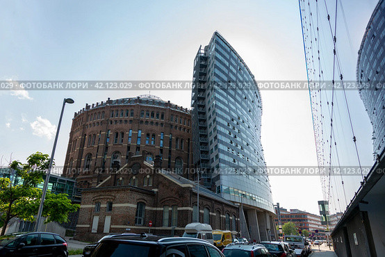 Газометр - бывший газгольдер в Вене (2023 год). Редакционное фото, фотограф V.Ivantsov / Фотобанк Лори