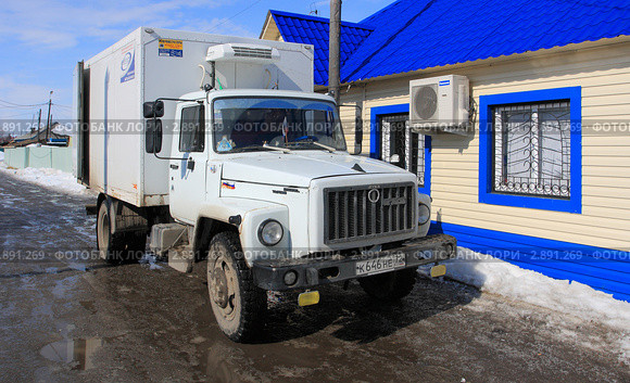 Газон развозит продукцию (2011 год). Редакционное фото, фотограф Анатолий Матвейчук / Фотобанк Лори