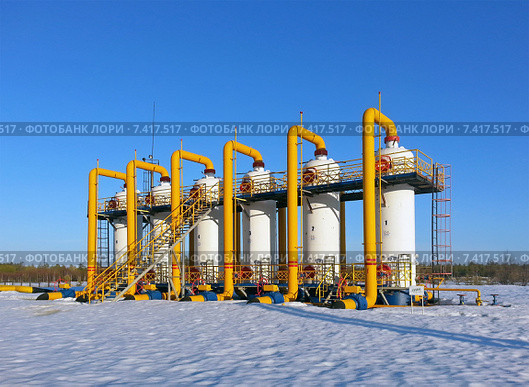 Газотранспортное оборудование. Пылеуловители на газовой компрессорной станции. Стоковое фото, фотограф Григорий Писоцкий / Фотобанк Лори