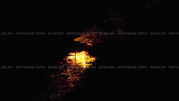 Газовый факел. Сжигание попутного газа на месторождении. Oil torch. The flaring of incidental gas. Стоковое видео, видеограф Евгений Романов / Фотобанк Лори