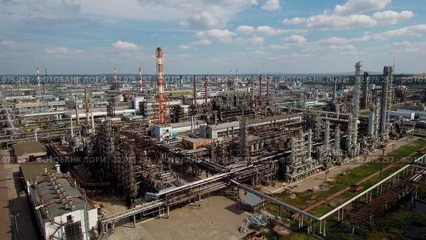 «Газпром нефтехим Салават». Аэрофотоснимок нефтехимического комплекса. Gazprom neftekhim Salavat. Aerial view of the petrochemical complex. Редакционное фото, фотограф Евгений Романов / Фотобанк Лори